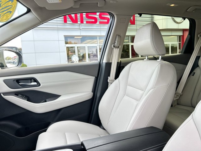 Used 2025 Nissan Rogue SL w/ Tech Package AWD/4WD image 32