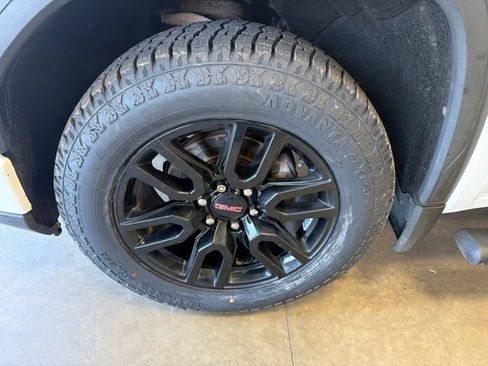 Used 2022 GMC Sierra 1500 Elevation w/ Preferred Package AWD/4WD image 9