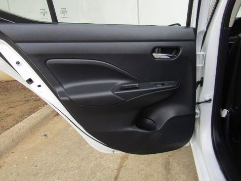 Used 2024 Nissan Versa SV image 14