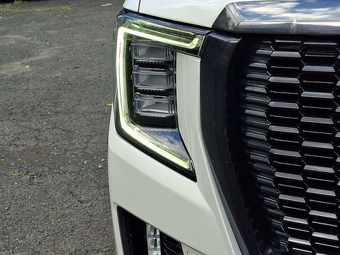 Used 2023 GMC Yukon XL Denali Ultimate AWD/4WD image 11