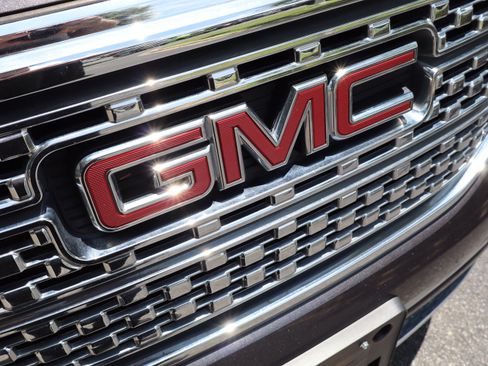 Used 2019 GMC Acadia Denali AWD/4WD image 48