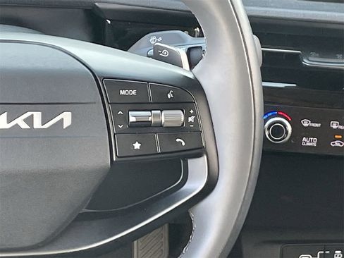 Certified 2025 Kia EV6 Light image 23