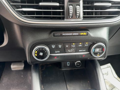 Used 2020 Ford Escape SE AWD/4WD image 16