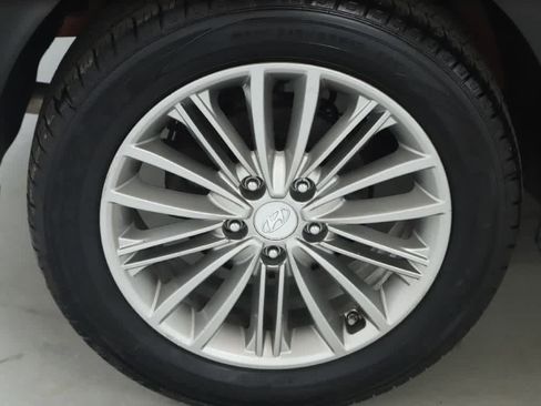 Used 2019 Hyundai Kona SEL image 12