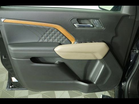 Used 2023 GMC Canyon Denali image 27