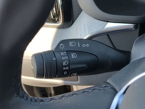 Used 2025 Volvo XC60 B5 Ultra image 25