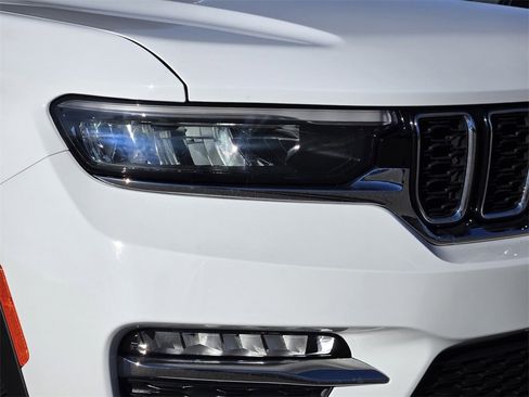 Used 2022 Jeep Grand Cherokee Limited 4xe image 8