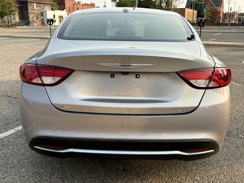Used 2015 Chrysler 200 Limited w/ Convenience Group FWD image 10