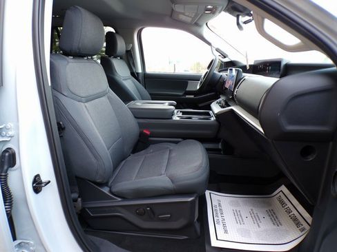 New 2025 Ford Expedition Active image 16