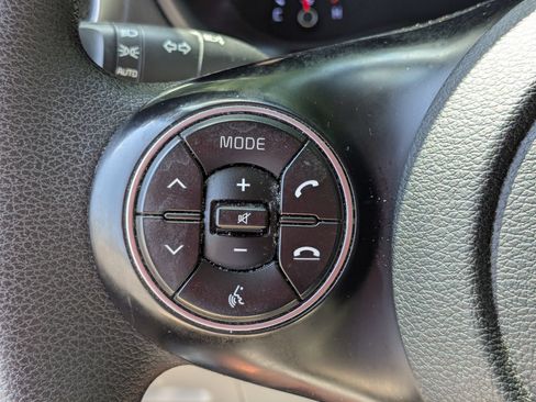 Used 2022 Kia Soul LX FWD image 14