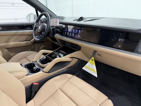New 2026 Porsche Cayenne S image 24