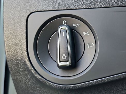 Certified 2022 Volkswagen Tiguan SE image 25