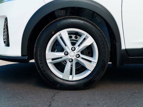 New 2025 Nissan Kicks Play S image 7