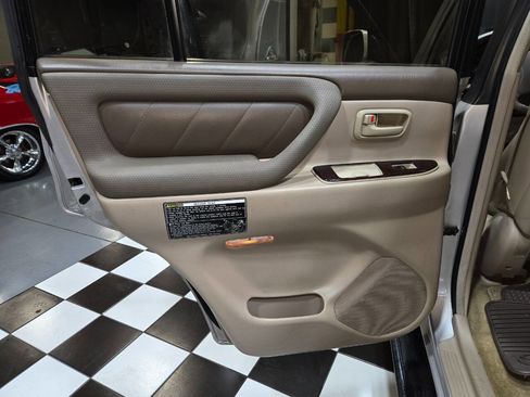 Used 2002 Toyota Land Cruiser image 74