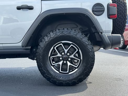 Used 2024 Jeep Wrangler Unlimited Rubicon image 10