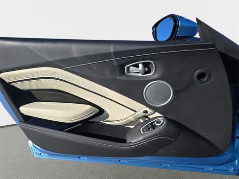 Used 2020 Aston Martin V8 Vantage Coupe image 27