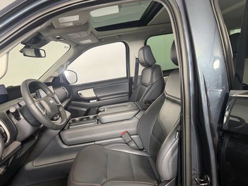Used 2025 Ford Expedition Active AWD/4WD image 20