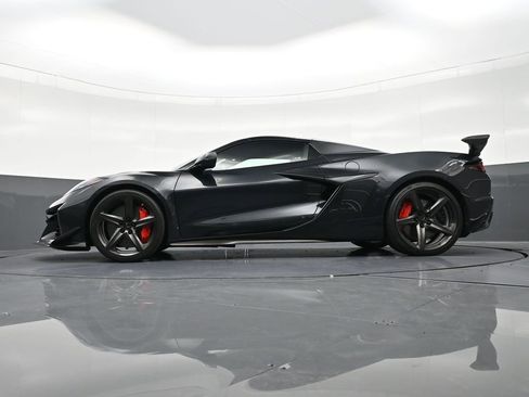 Used 2024 Chevrolet Corvette Z06 w/ Z07 Performance Package image 23