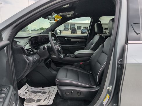 Used 2025 Buick Enclave Preferred FWD image 15