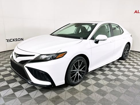 Used 2023 Toyota Camry SE image 7