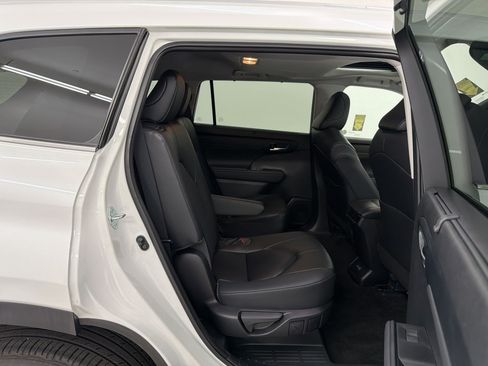 Used 2023 Toyota Highlander XLE FWD image 30