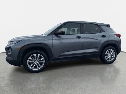 Used 2021 Chevrolet TrailBlazer LS image 2