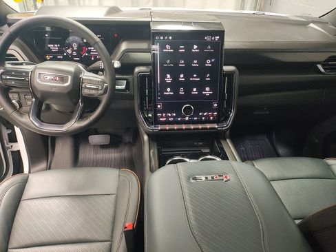 Used 2025 GMC Yukon AT4 w/ AT4 Premium Plus Package AWD/4WD image 33