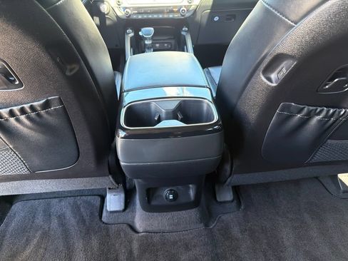 Certified 2024 Kia Telluride S w/ S Sunroof Package AWD/4WD image 20