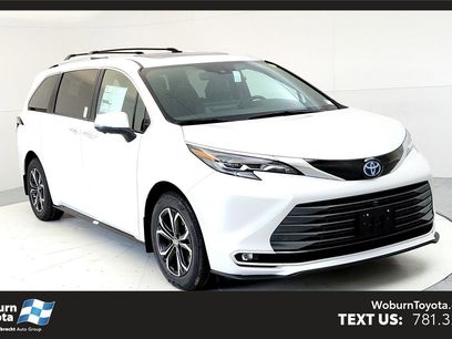New 2025 Toyota Sienna Platinum