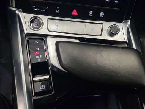 Used 2021 Audi e-tron Premium Plus w/ Premium Plus Package image 28