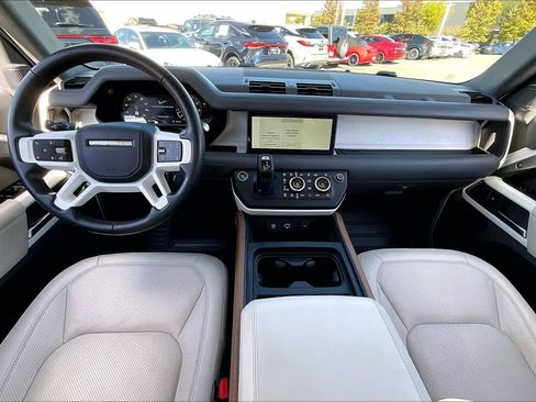 Used 2023 Land Rover Defender 110 SE image 12