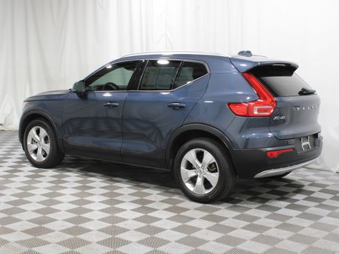 Used 2022 Volvo XC40 T4 Momentum FWD image 34