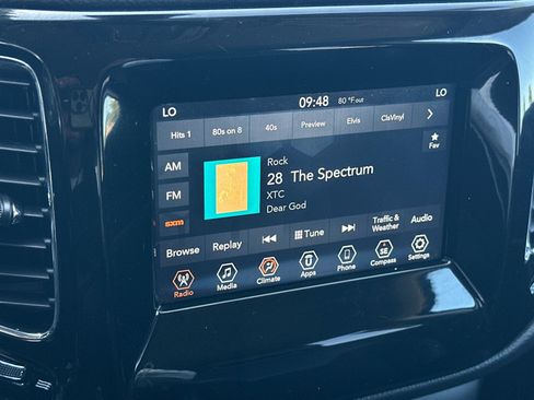 Used 2019 Jeep Compass Latitude FWD image 17