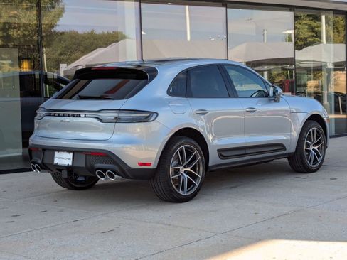 Certified 2026 Porsche Macan AWD/4WD image 9
