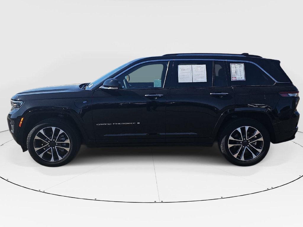 Used 2023 Jeep Grand Cherokee Overland w/ Luxury Tech Group IV AWD/4WD image 6
