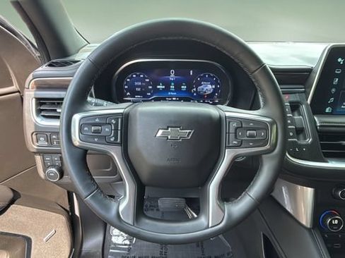 Used 2023 Chevrolet Suburban Z71 w/ Luxury Package AWD/4WD image 12