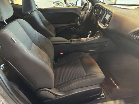 Used 2017 Dodge Challenger R/T image 28