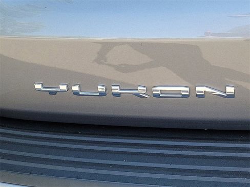 Used 2022 GMC Yukon XL Denali w/ Denali Premium Package image 25