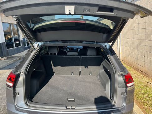 Used 2025 Volkswagen Atlas Cross Sport SE image 34