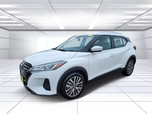Used 2021 Nissan Kicks SV image 1