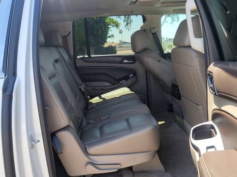 Used 2017 Chevrolet Suburban LT RWD image 26