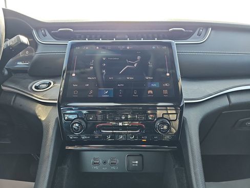 Used 2021 Jeep Grand Cherokee L Limited image 29