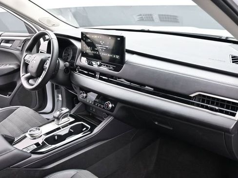 Used 2025 Mitsubishi Outlander SE FWD image 36