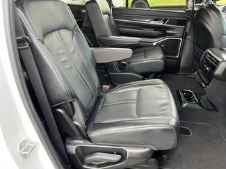 Used 2022 Jeep Wagoneer Series III w/ Convenience Group I AWD/4WD video 4
