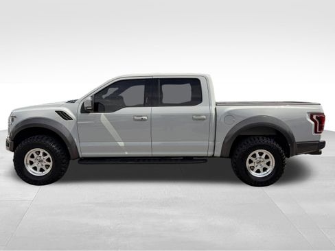 Used 2017 Ford F150 Raptor w/ Equipment Group 802A Luxury AWD/4WD image 10