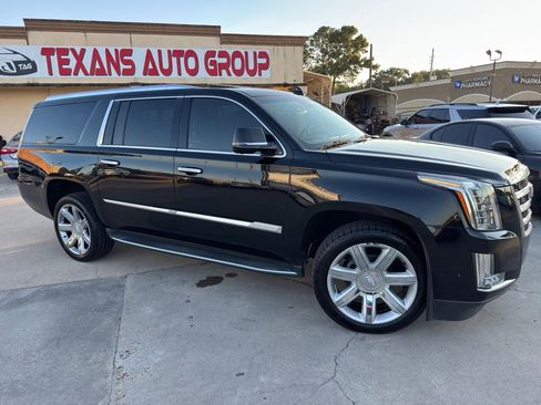 Used 2019 Cadillac Escalade ESV Luxury image 2