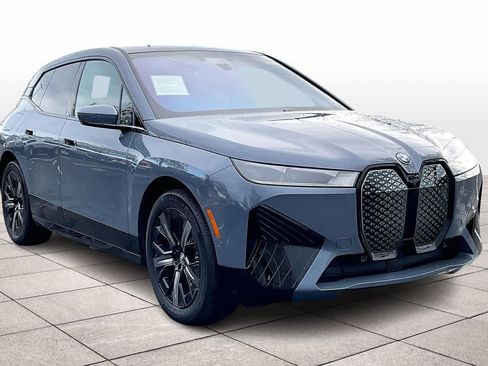 Used 2025 BMW iX xDrive50 image 2