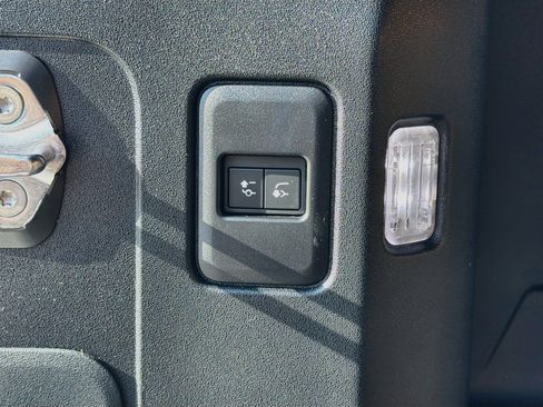 Used 2024 Land Rover Defender 110 Carpathian Edition AWD/4WD image 45