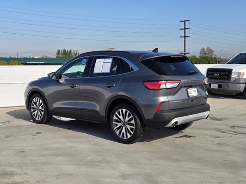 Used 2022 Ford Escape Titanium image 6