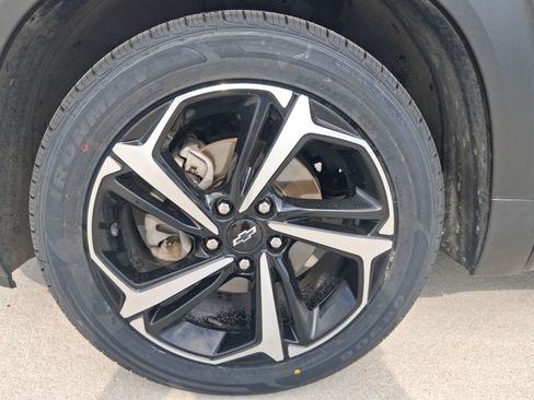 Used 2022 Chevrolet TrailBlazer RS w/ Technology Package FWD image 10